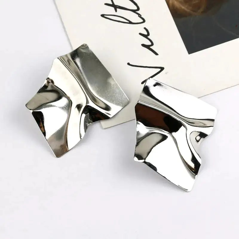 Pendientes cuadrados geométricos: elegancia moderna con un toque atrevido