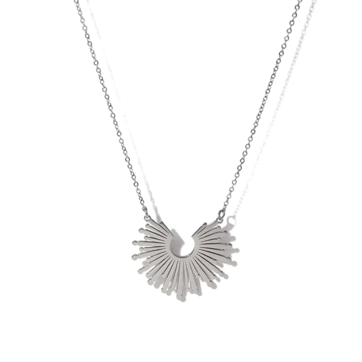 Collar de girasol de acero de titanio bañado en oro: irradia alegría y elegancia