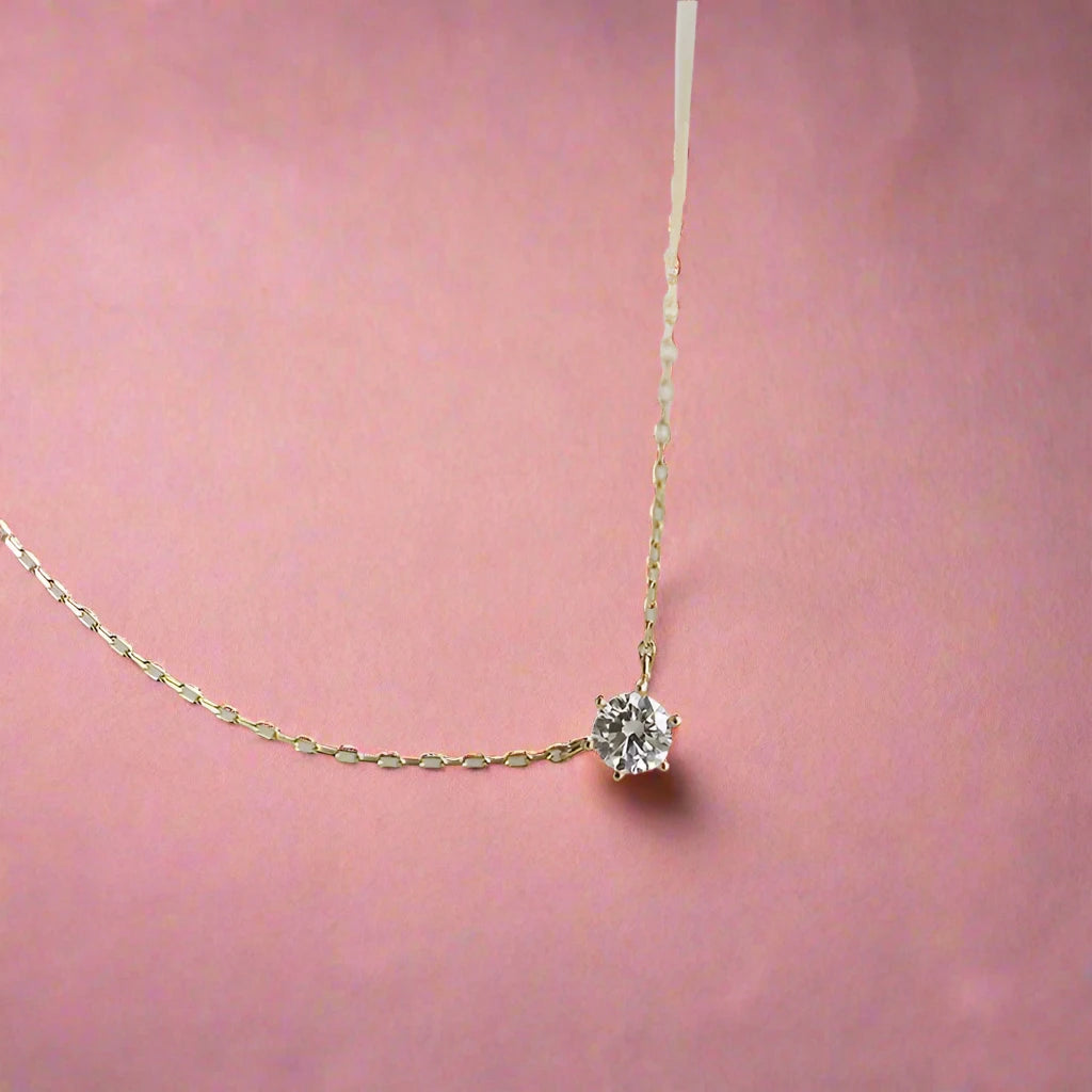 Collar de plata de ley: elegancia atemporal con un toque de brillo