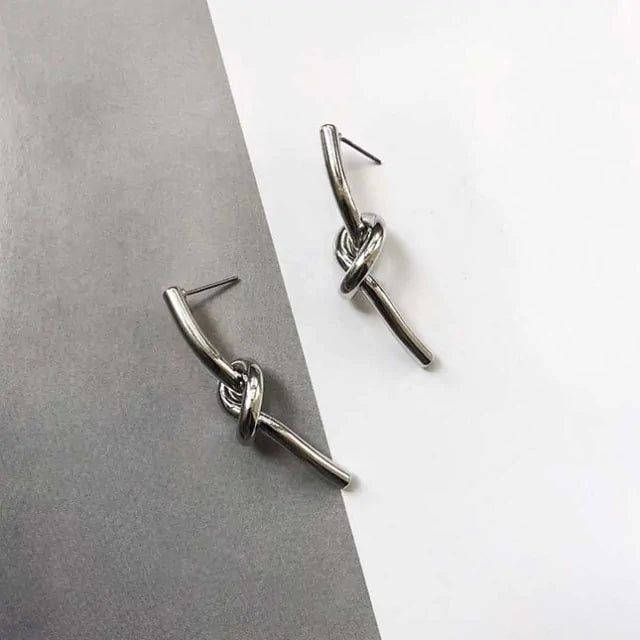 Schlichte geometrische Ohrringe: Ein Hauch moderner Eleganz