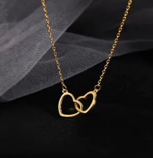 Collar con colgante de corazón de amor: sencillez romántica con estilo moderno