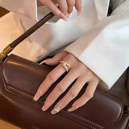 Klassischer Kupferzirkonring im koreanischen Stil: Eine perfekte Mischung aus Luxus und Raffinesse