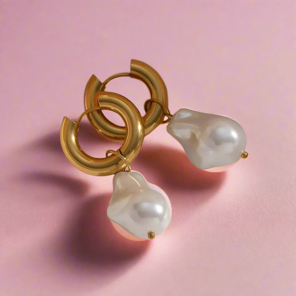 Pendientes de gota de agua Layla: elegancia atemporal y encanto personalizable