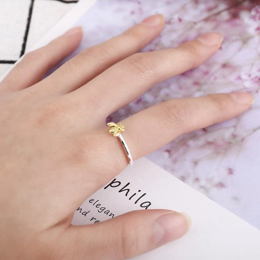 Dainty Bee Ring: A Subtle Touch of Nature-Inspired Elegance