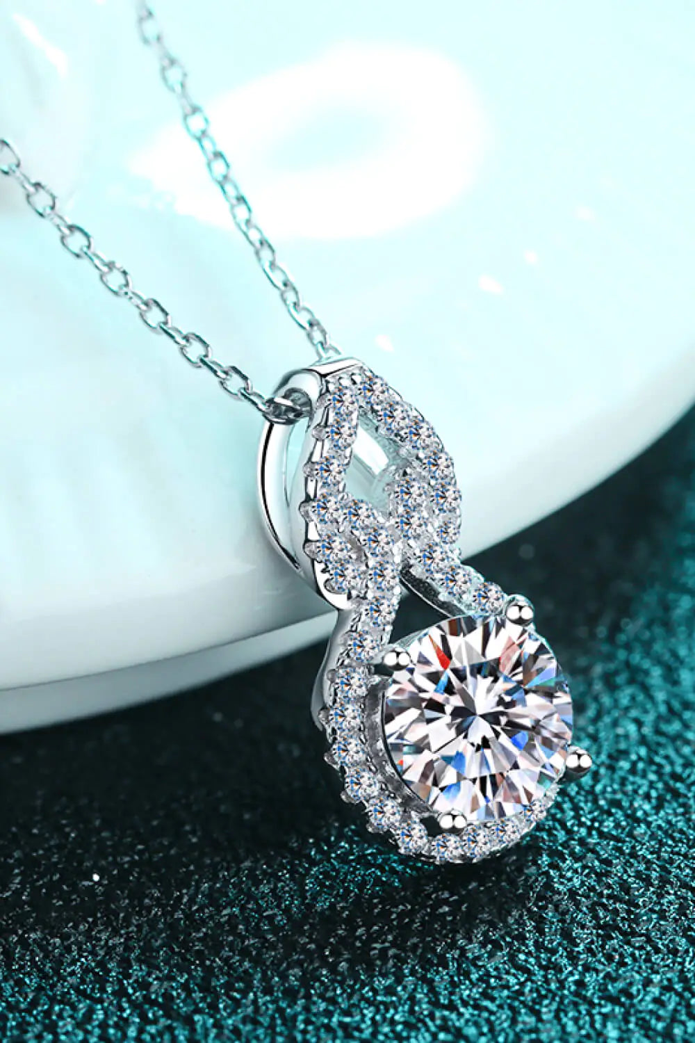 Moissanite Pendant Necklace: A Statement of Sophistication