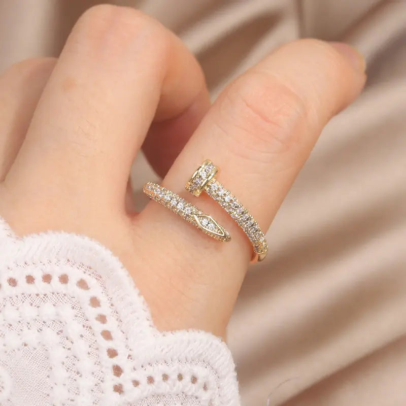 Klassischer Kupferzirkonring im koreanischen Stil: Eine perfekte Mischung aus Luxus und Raffinesse