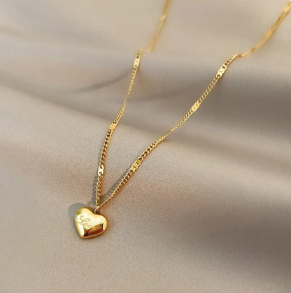 Vintage-Inspired Heart Pendant Necklace: Charm and Sophistication