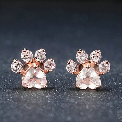 Pendientes de oro rosa con forma de pata: un elegante homenaje a los peludos amigos