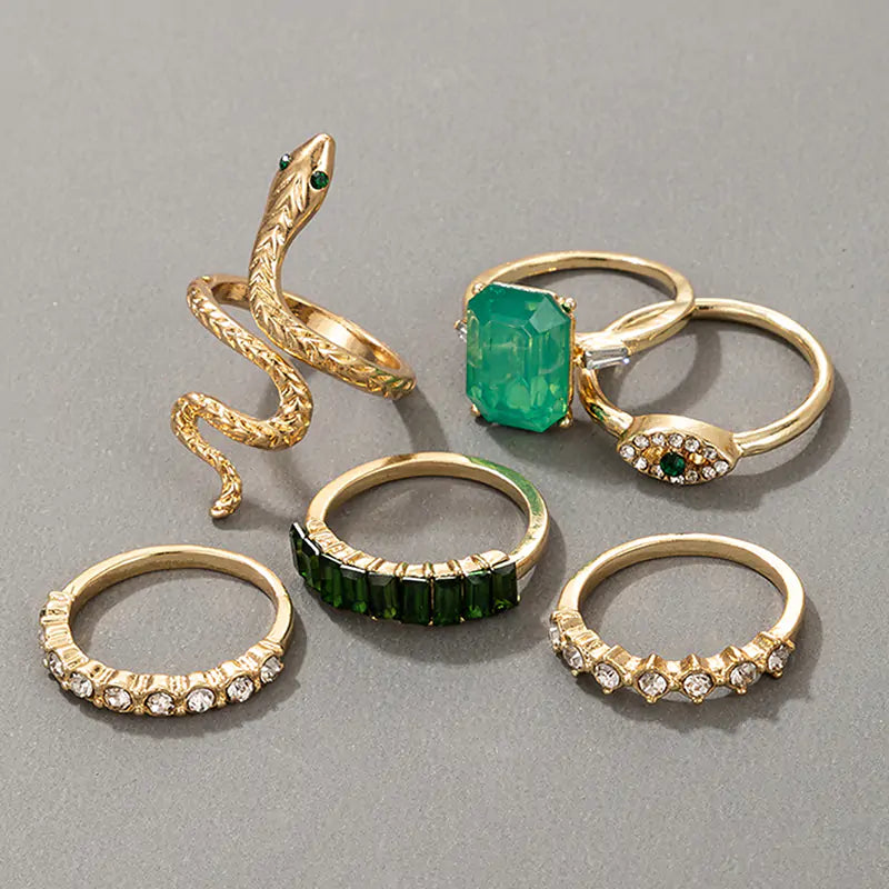 Vintage Ring Set with Green Rhinestone: A Touch of Elegance and Mystique