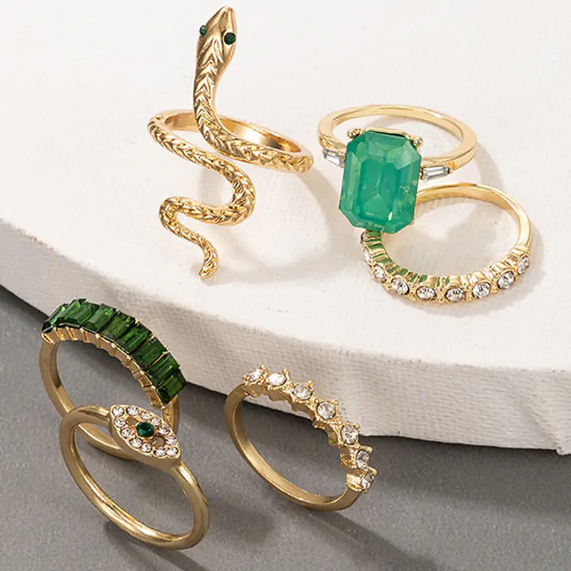 Vintage Ring Set with Green Rhinestone: A Touch of Elegance and Mystique