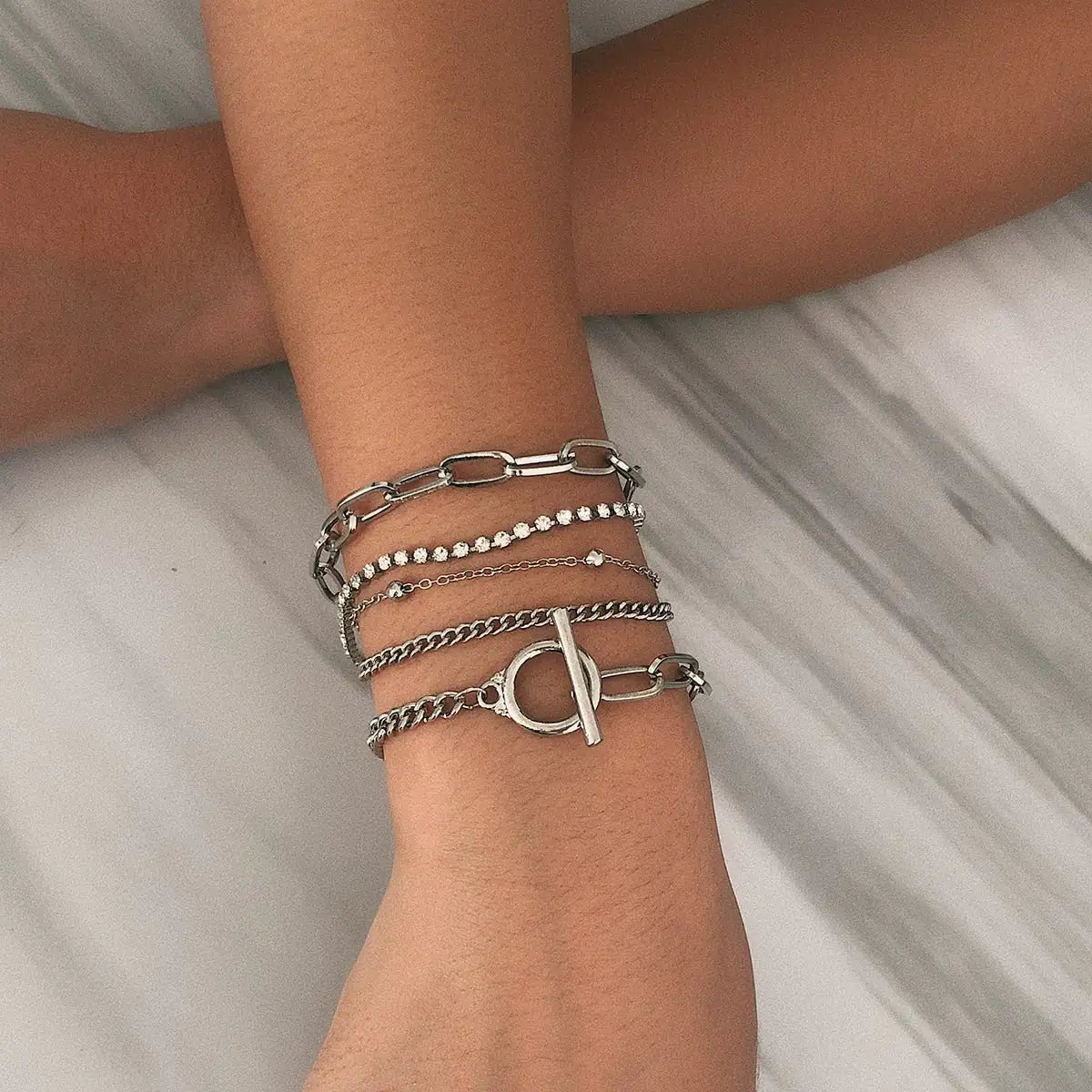 Stylish Silver Bracelet: Perfect Blend of Elegance and Modern Design