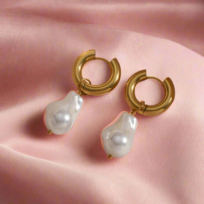 Pendientes de gota de agua Layla: elegancia atemporal y encanto personalizable