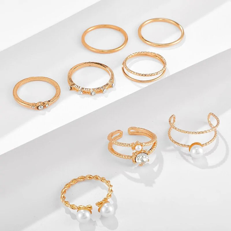 Golden Ring Set: Sophistication Meets Modern Glamour