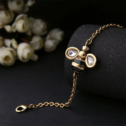 Simple Bee Bracelet with Dangle: A Touch of Whimsy and Elegance