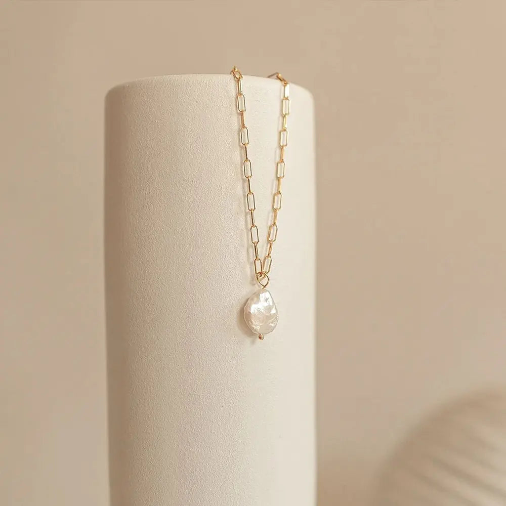 Lolita Link Chain Pearl Necklace: Effortless Elegance for Every Occasion