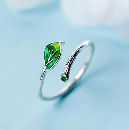 Sterling Silver Green Enamel Leaves Vintage Ring: Nature-Inspired Elegance