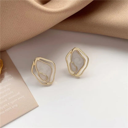 Statement Earrings: A Perfect Blend of Elegance and Personality