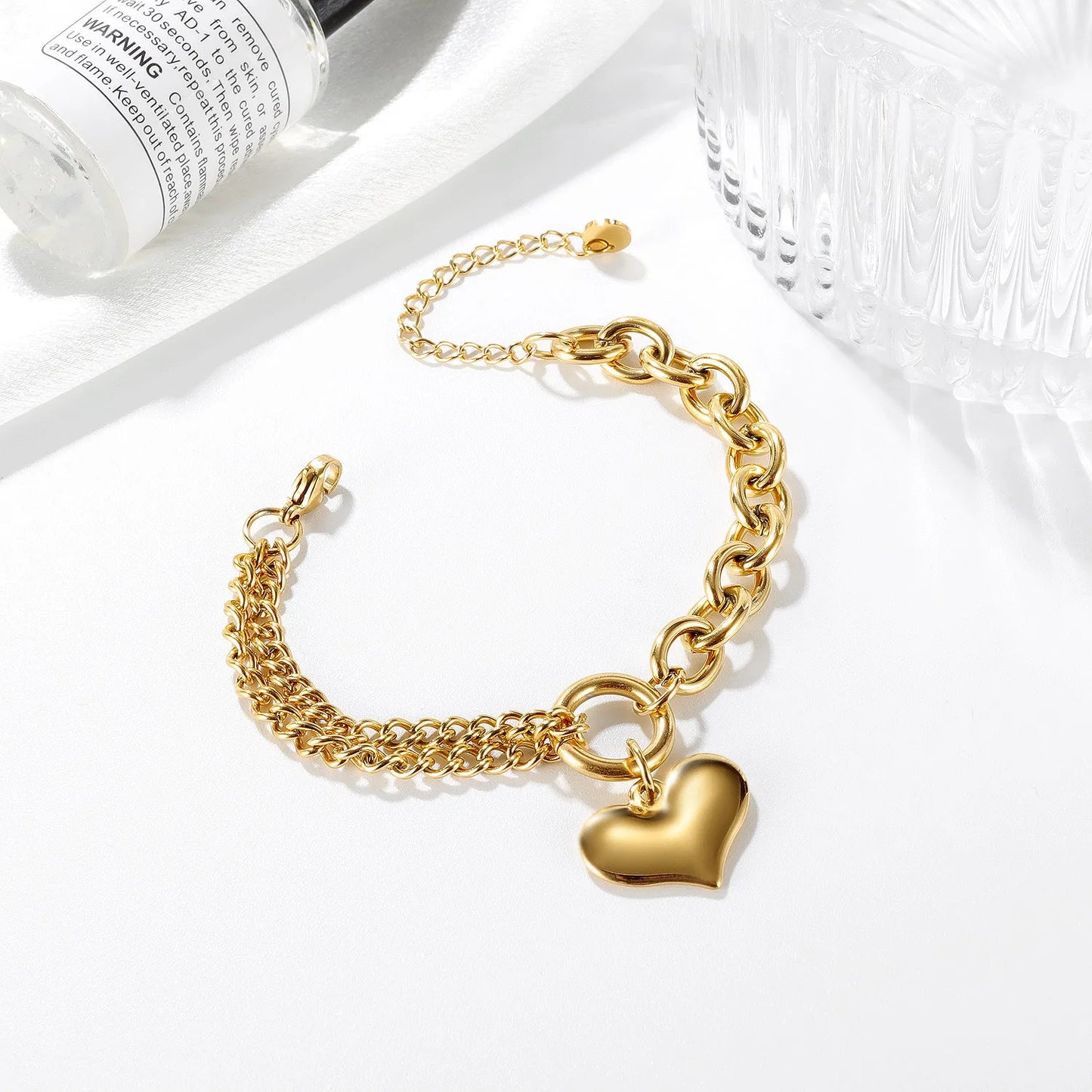 Metallic Heart Pendant Bracelet: Elegance with a Timeless Touch