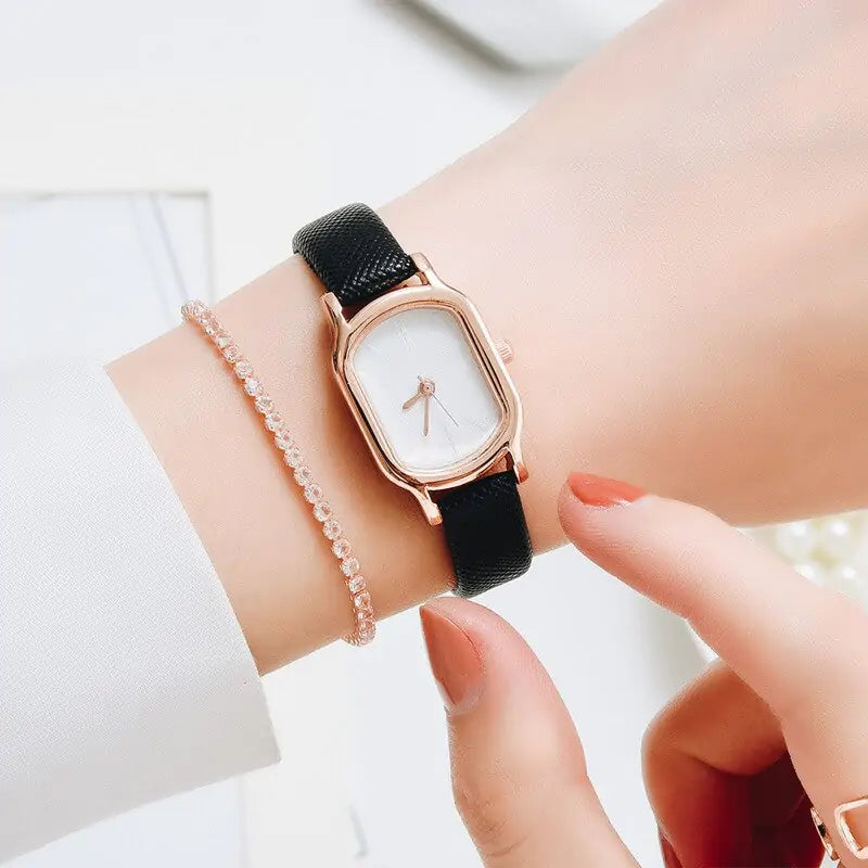 Oval Dial Retro Watch: Timeless Elegance with a Retro Touch