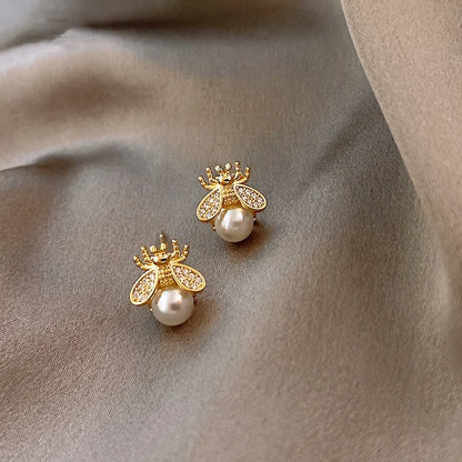 Honey Bee Pearl Earrings: Nature-Inspired Elegance