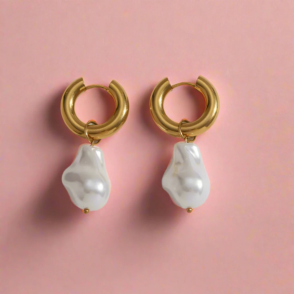 Pendientes de gota de agua Layla: elegancia atemporal y encanto personalizable