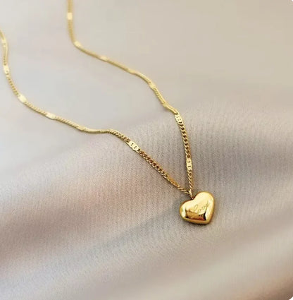 Vintage-Inspired Heart Pendant Necklace: Charm and Sophistication